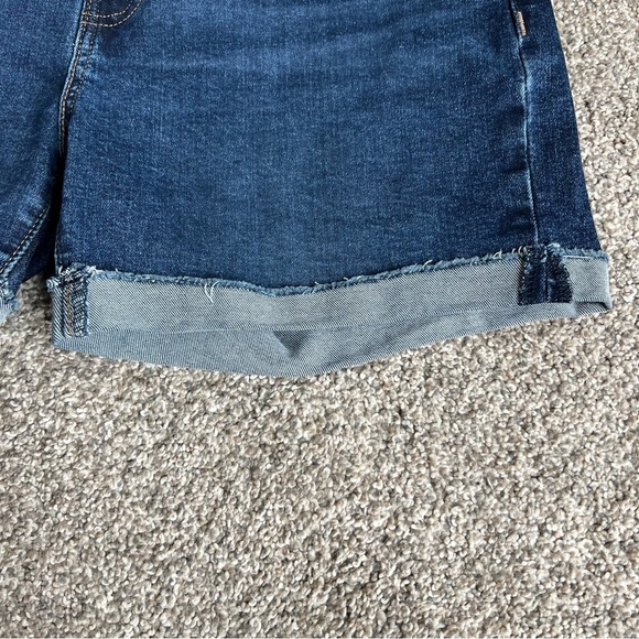 Levi’s Denizen Mid-rise Dark Wash Denim Shorts, Size 4 - Picture 2 of 6